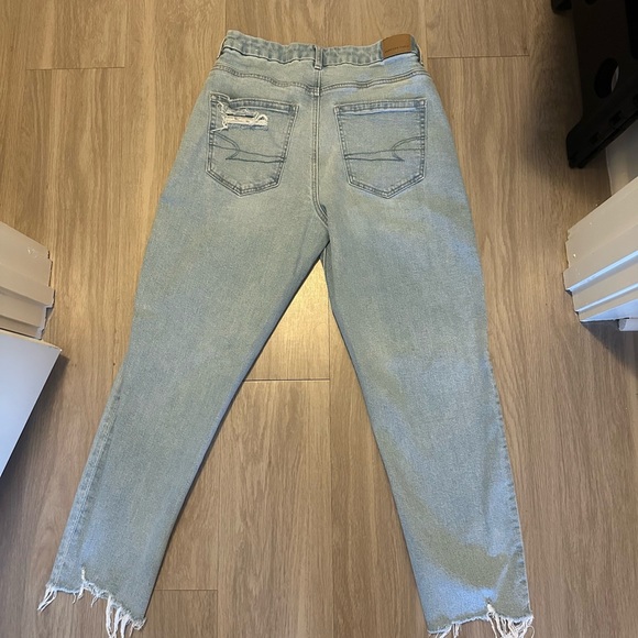 American Eagle Strigid Straight Mom Jean - Picture 3 of 3